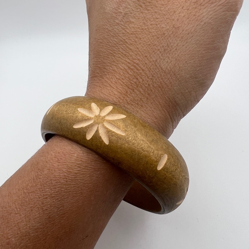 Vintage Carved Wood Bangle Bracelet Brown Floral Daisy Boho Chunky Wooden Cuff